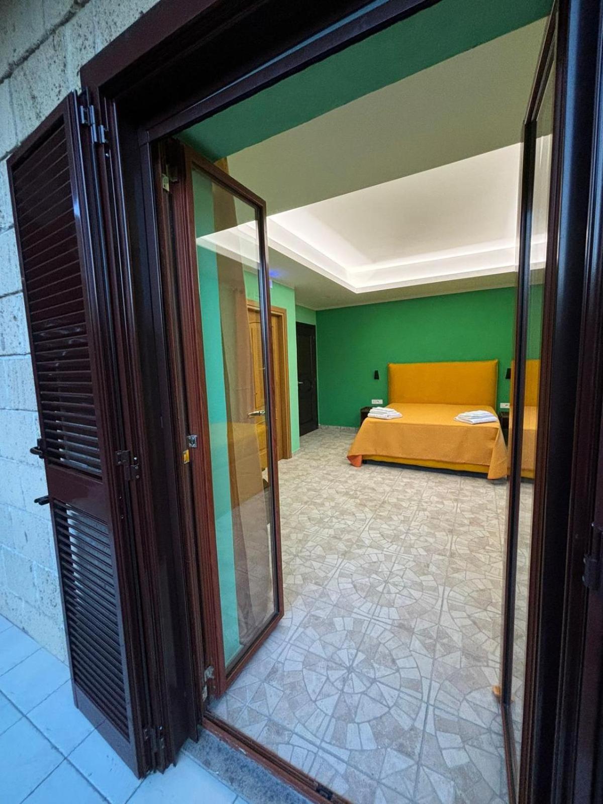 Domus Arco Romano Guest House Itri Esterno foto