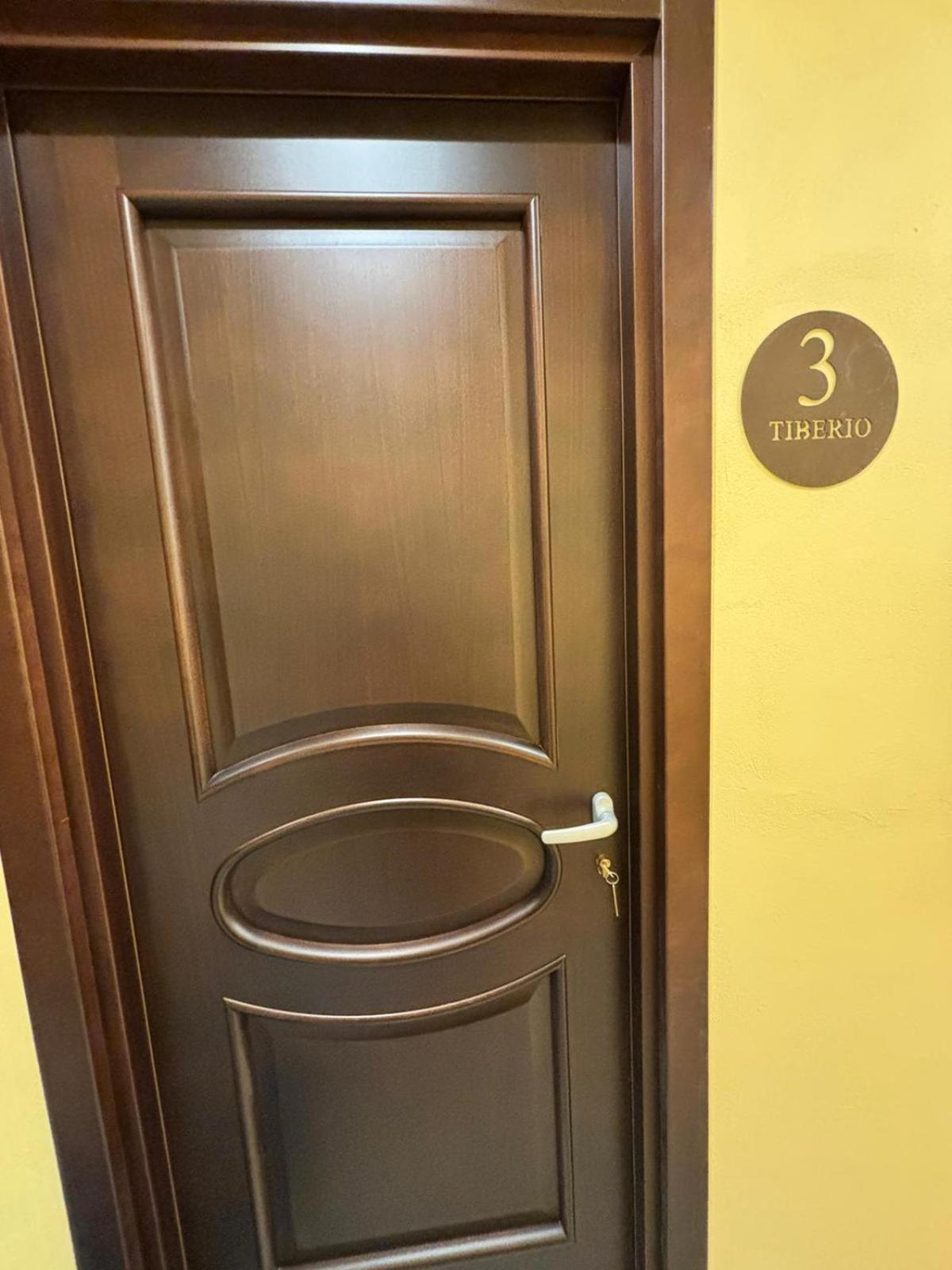 Domus Arco Romano Guest House Itri Esterno foto