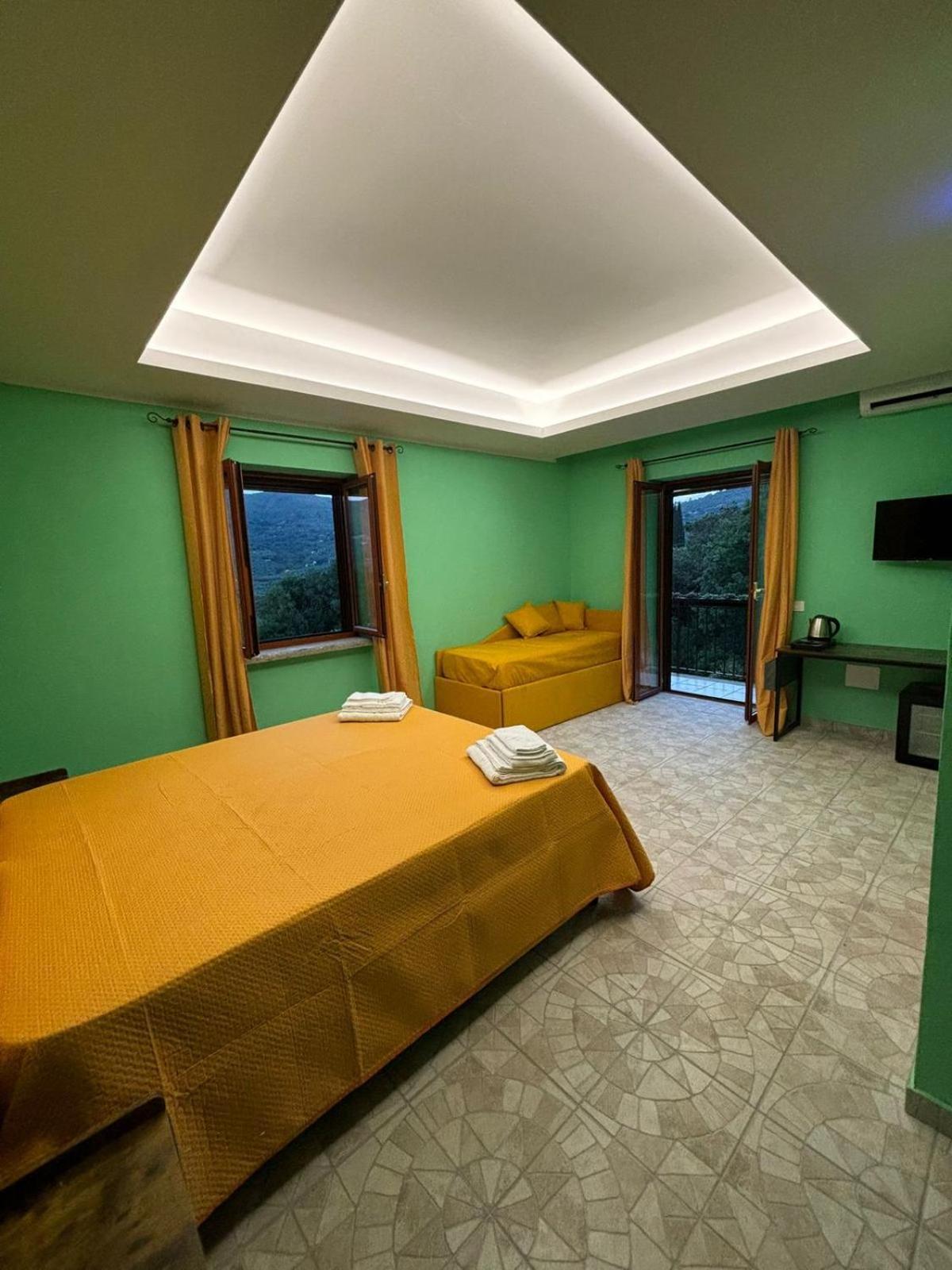 Domus Arco Romano Guest House Itri Esterno foto