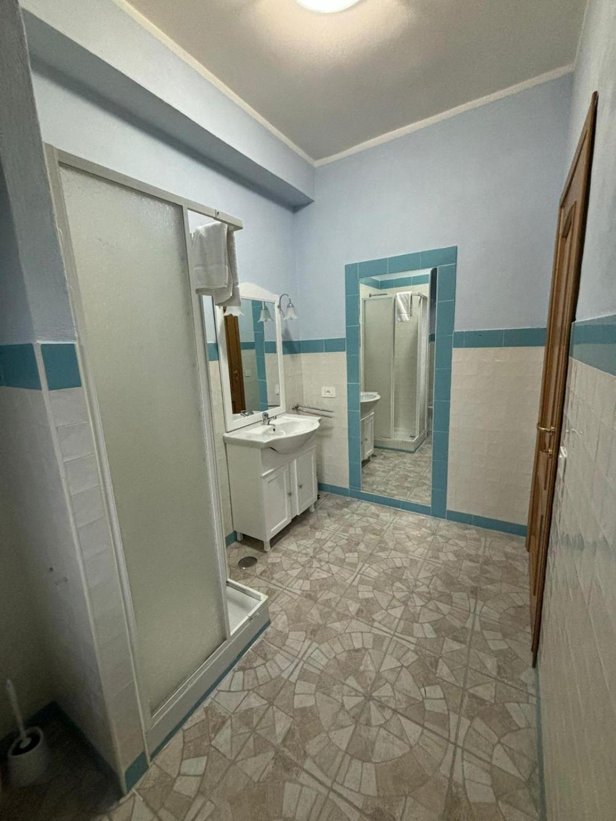 Domus Arco Romano Guest House Itri Esterno foto