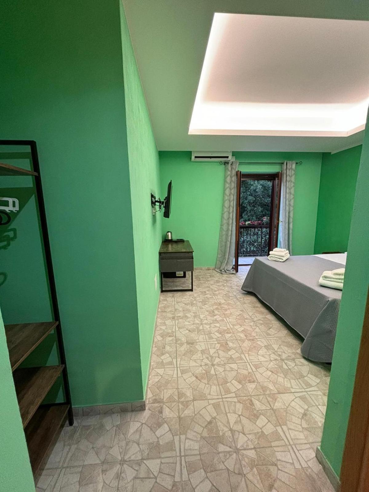 Domus Arco Romano Guest House Itri Esterno foto
