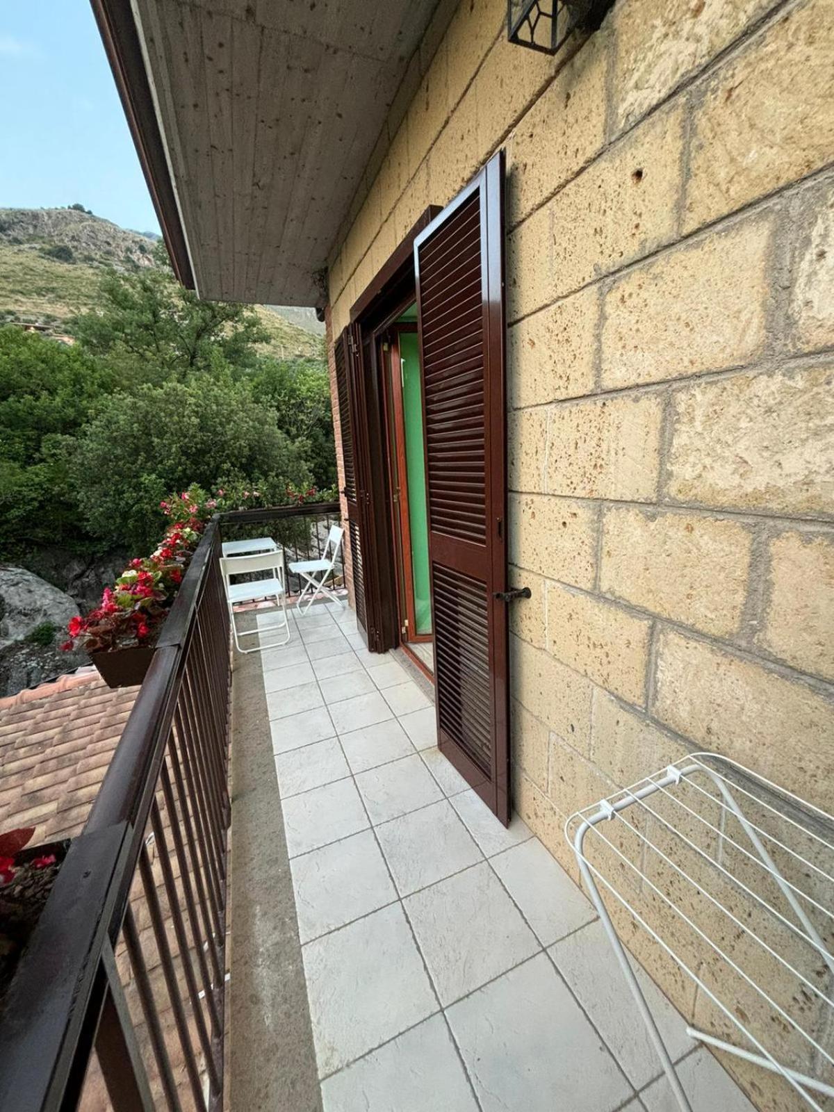Domus Arco Romano Guest House Itri Esterno foto