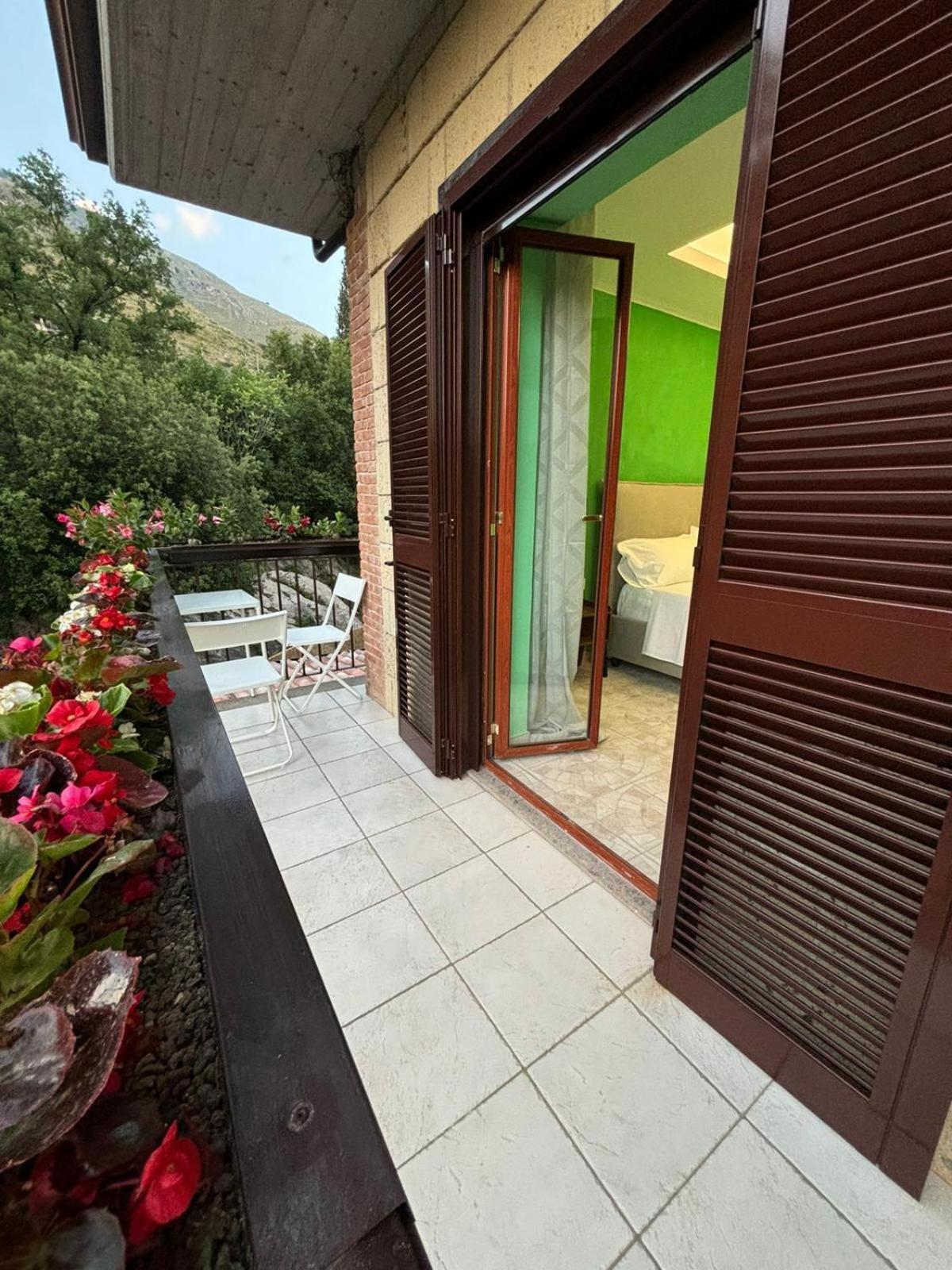 Domus Arco Romano Guest House Itri Esterno foto