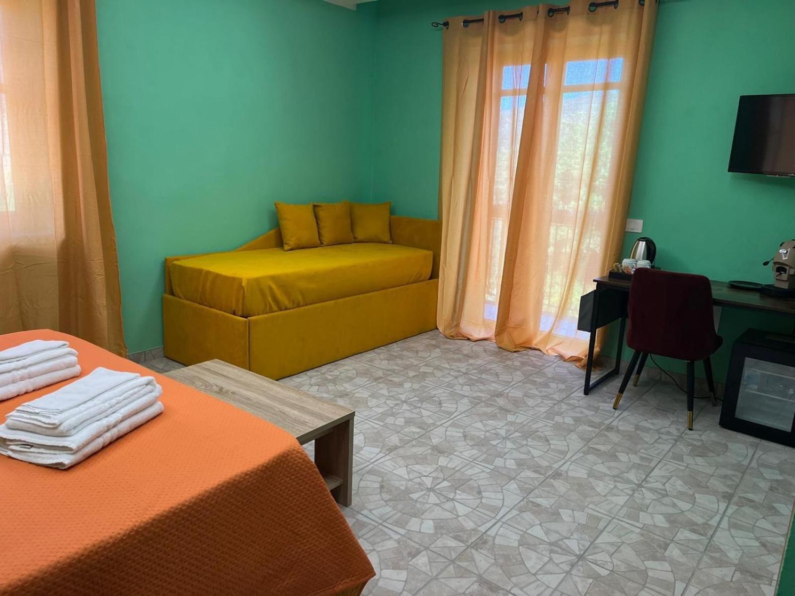 Domus Arco Romano Guest House Itri Esterno foto