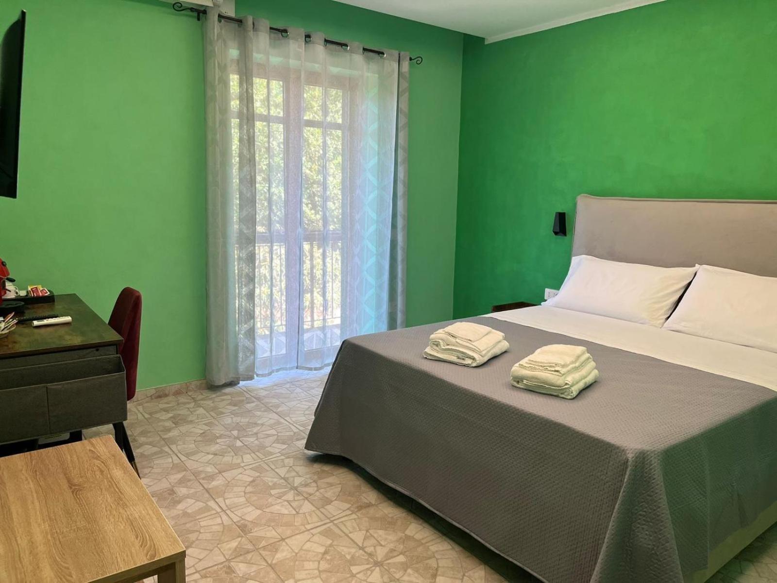 Domus Arco Romano Guest House Itri Esterno foto