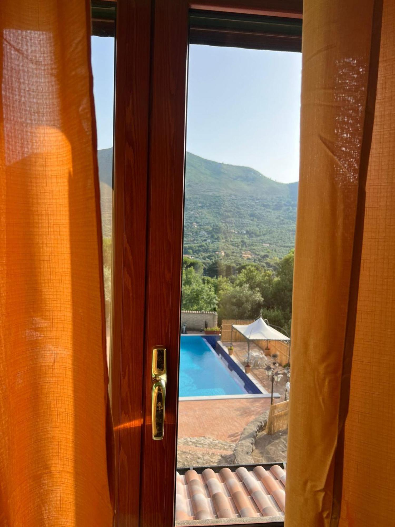 Domus Arco Romano Guest House Itri Esterno foto